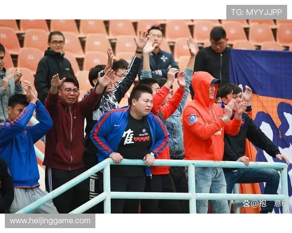 足球明星遭球迷热情骚扰引发关注球员隐私与安全问题亟待解决